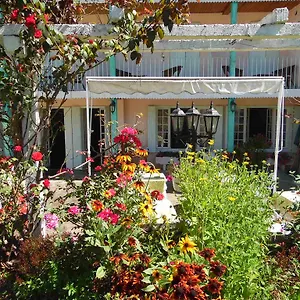 Hotel De La Poste, Oust